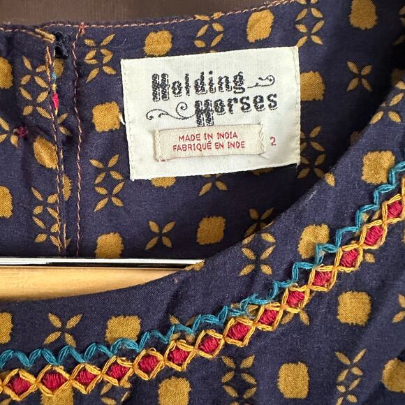 HOLDING HORSES | Embroidered Boho Button Back Blouse | Size 2 - Picture 2 of 7